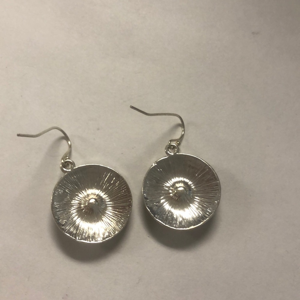 Black and silver earrings - Picture 2 of 4